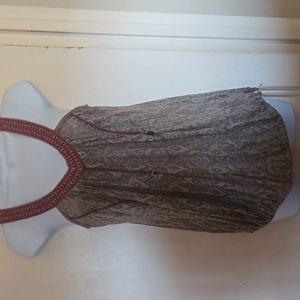 Twentyone Women's Tank Top with stitched neckline and rope bottom- size small